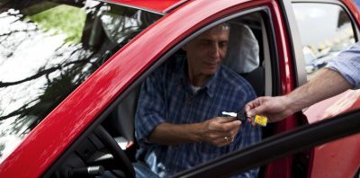 קבלת מפתחות לאחר סיום רכישת רכב