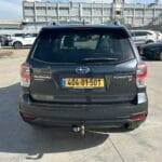 סובארו פורסטר שחורה 2018 אחורי