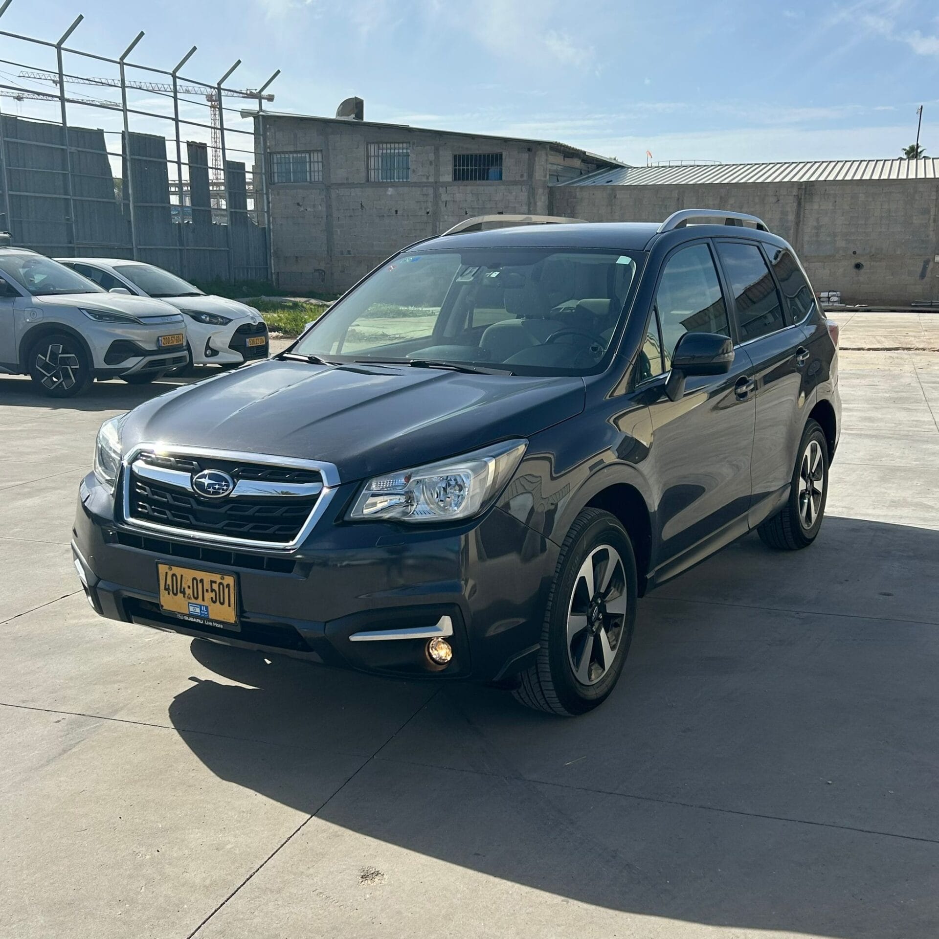 סובארו פורסטר שחורה 2018 חזית שמאל