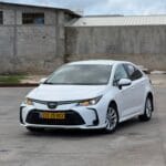 טויוטה קורולה לבנה 2022 חזית שמאל