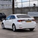 טויוטה קורולה לבנה 2022 אחורי שמאל