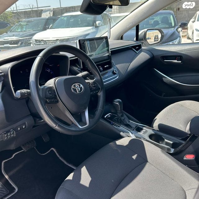 קורולה לבנה 2022 פנים