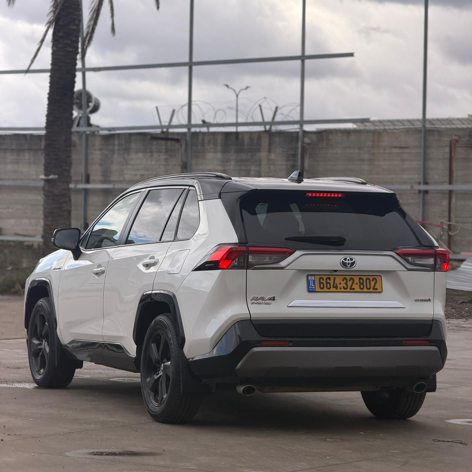 טויוטה ראב 4 היברידי 2022 אחור שמאל