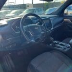 פנים של שברולט טראוורס כסופה שנת 2022