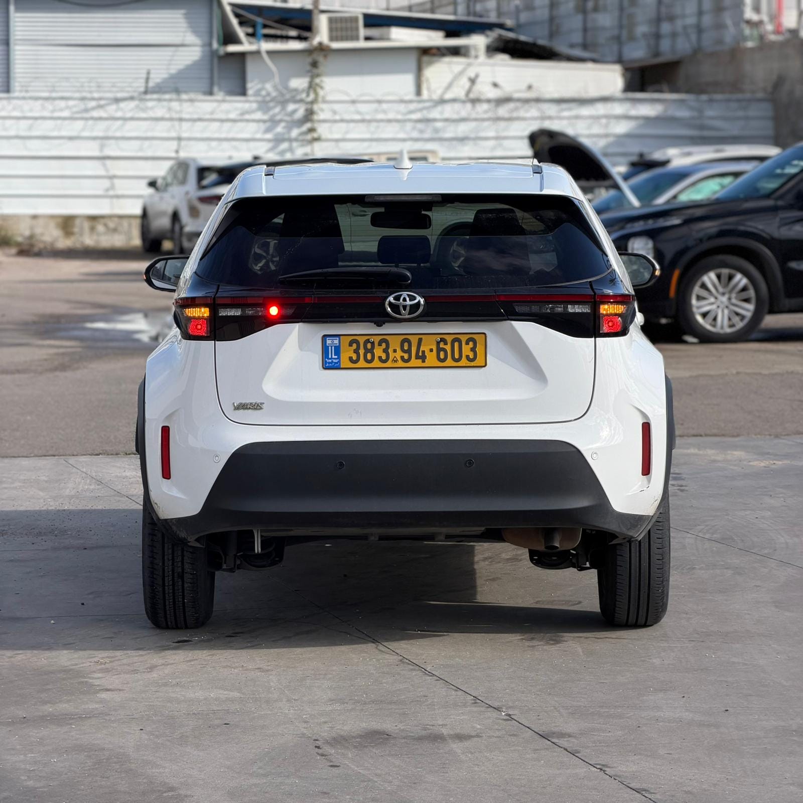 טויוטה יאריס קרוס הייבריד 2023 אחור