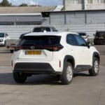 טויוטה יאריס קרוס הייבריד 2023 אחור ימין