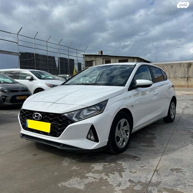 יונדאי i20 2023 לבנה - צד שמאל