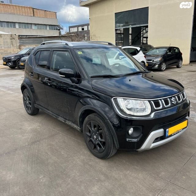 סוזוקי איגניס 2023 שחורה חזית ימין