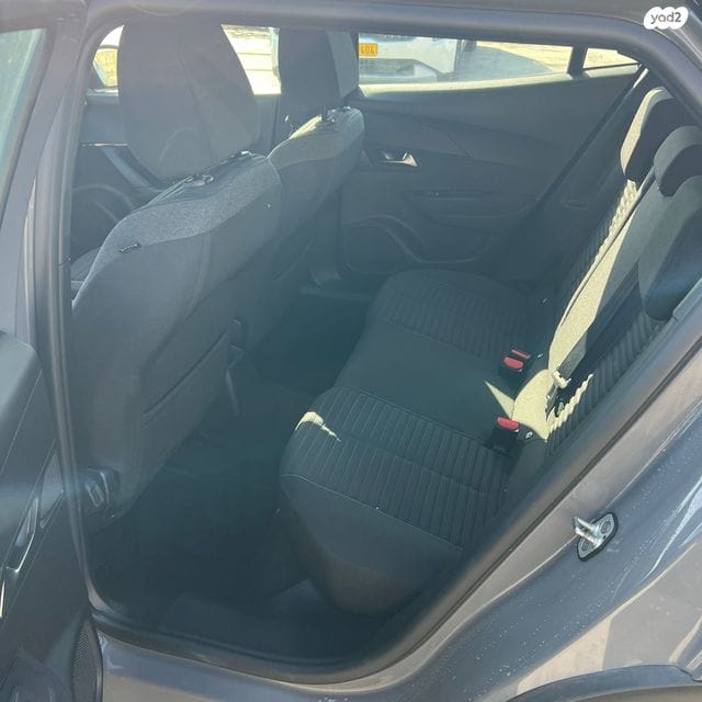 פגו 2008 שנת 2024 תא נוסעים