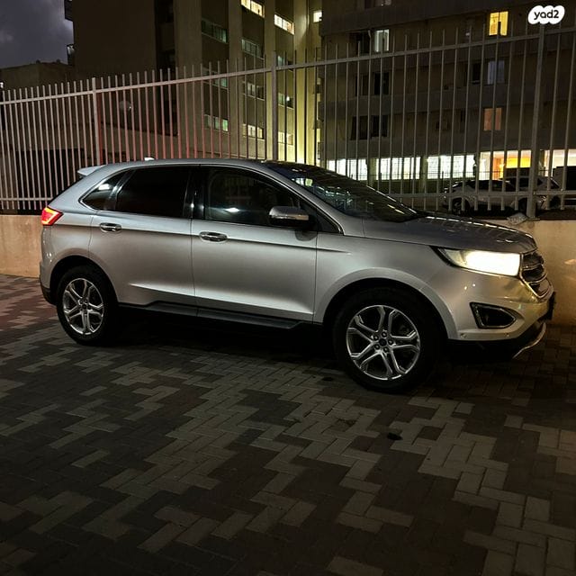 פורד אדג' כסופה 2018 ימין